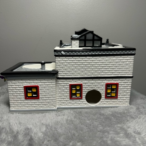 Department 56 The Original Snow Village “Harley-Davidson Motorcycle Shop” - Picture 10 of 16